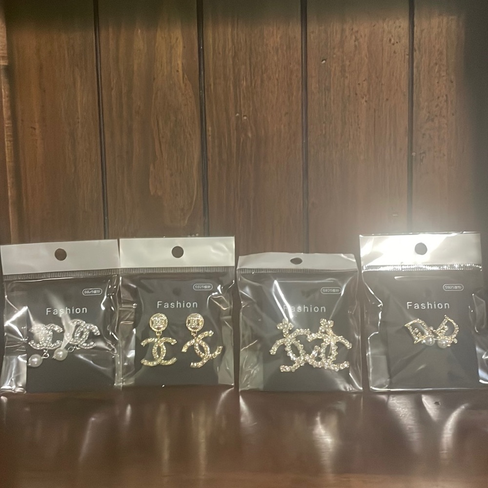 🆕 Bundle of Fashion Earrings - Picture 2 of 7